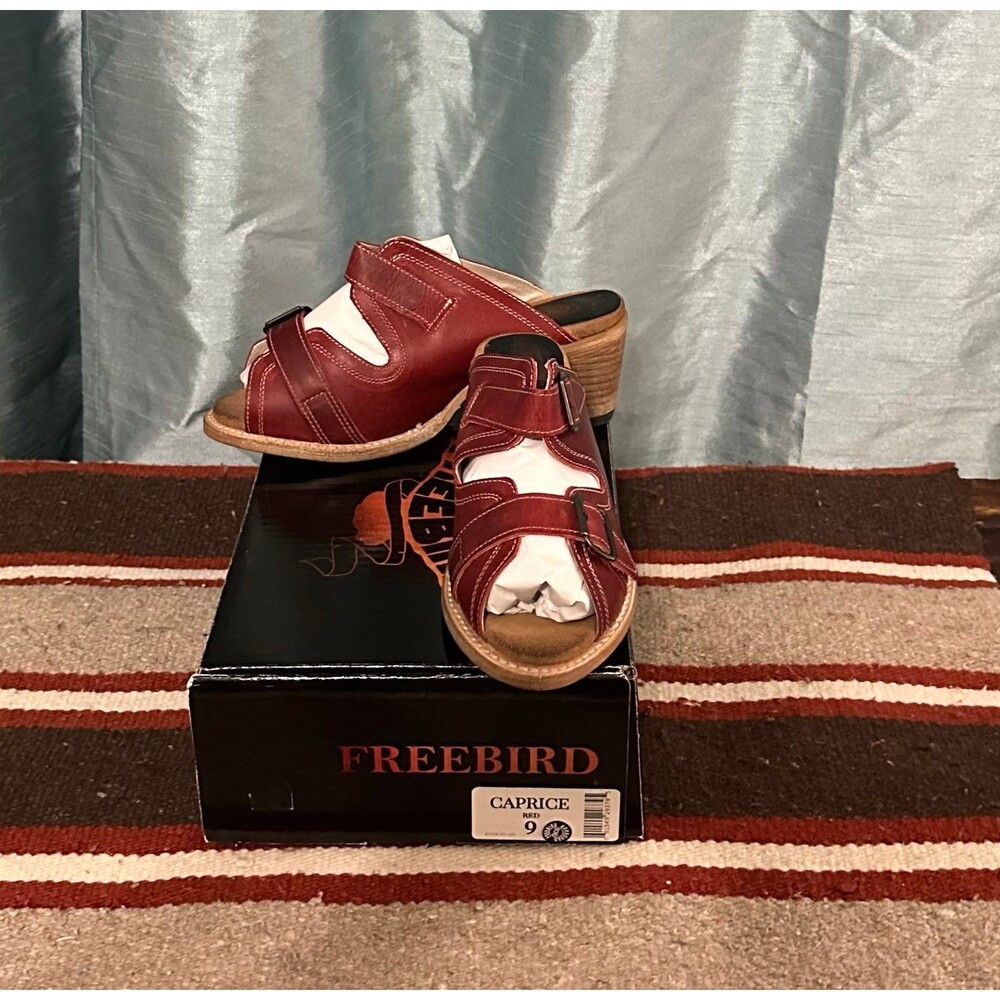 NIB Freebird Red Candice Sandals in a size 9